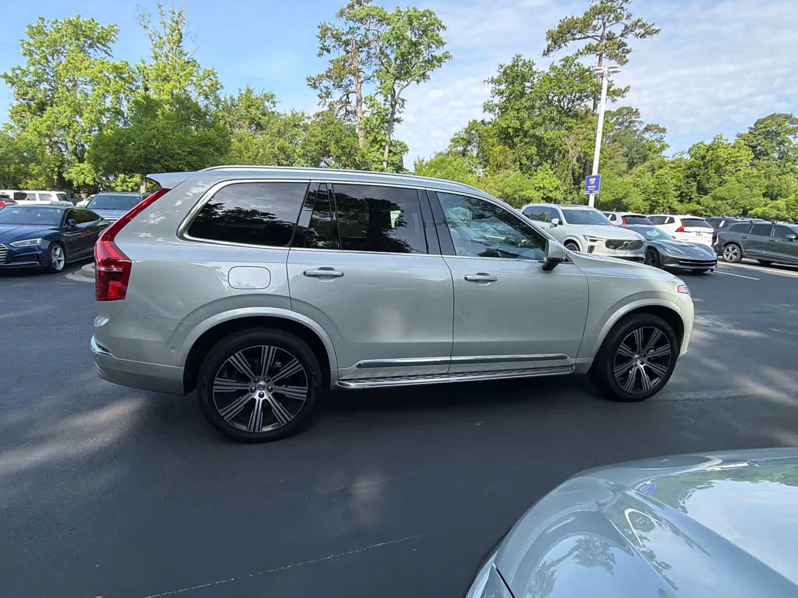 Used 2022 Volvo XC90 T6 Inscription w/ Lounge Package AWD/4WD image 15