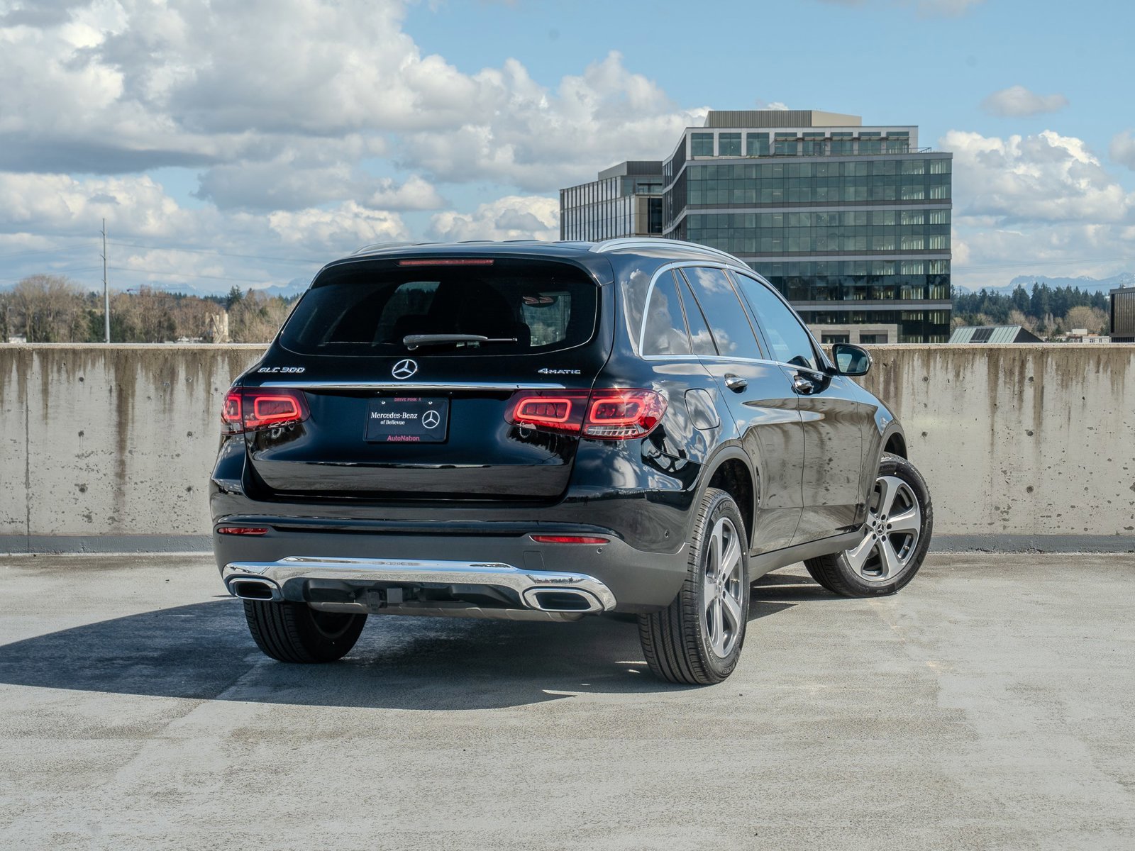 Used 2022 Mercedes-Benz GLC 300 4MATIC image 4