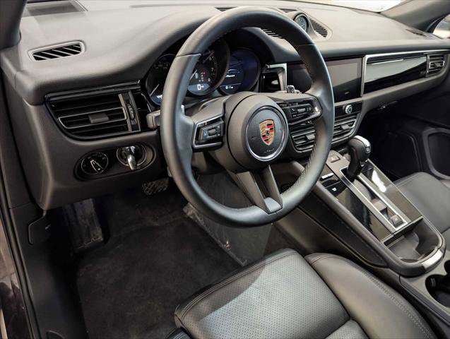 Used 2025 Porsche Macan AWD/4WD image 10