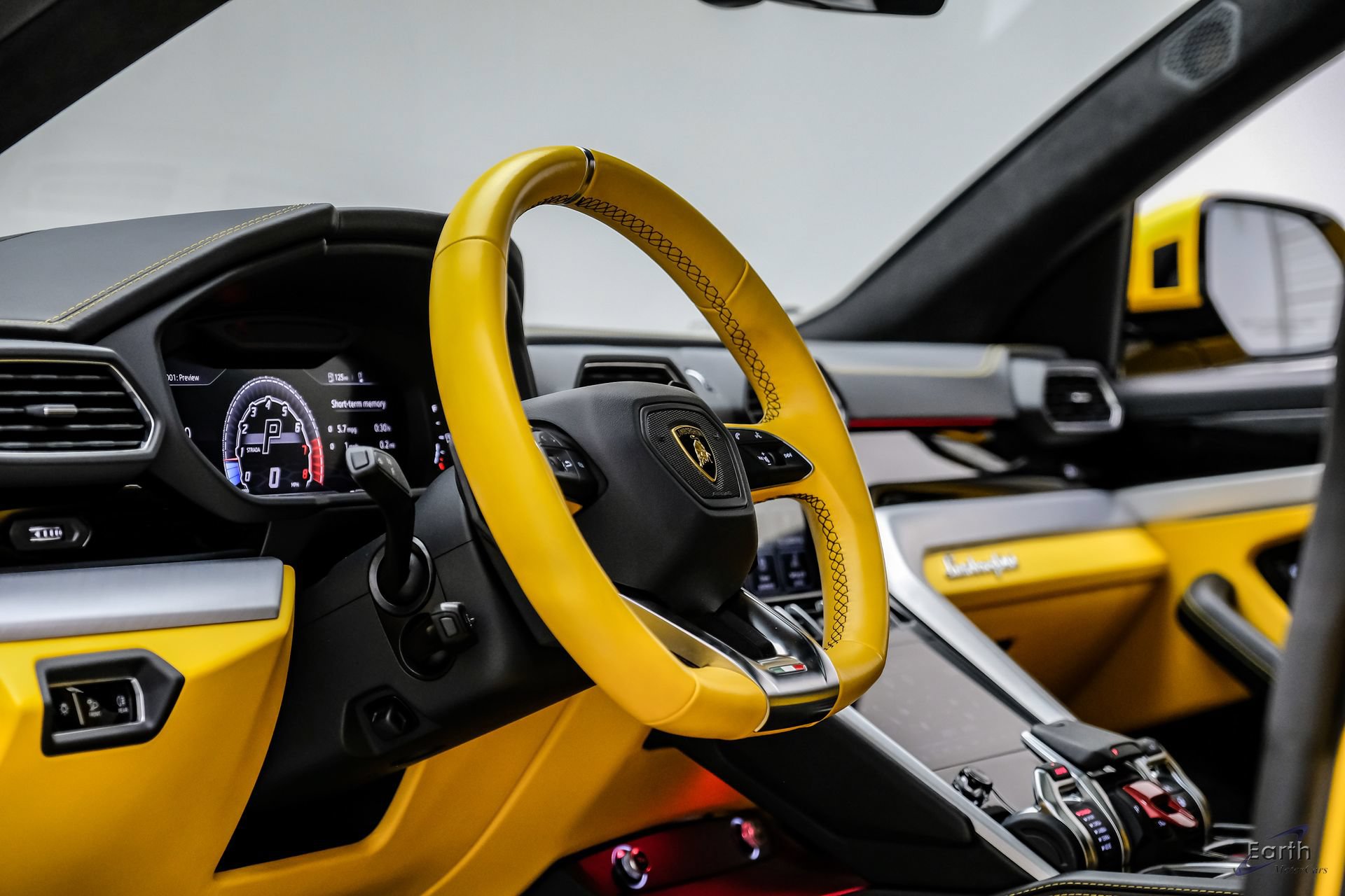 Used 2021 Lamborghini Urus AWD/4WD image 44