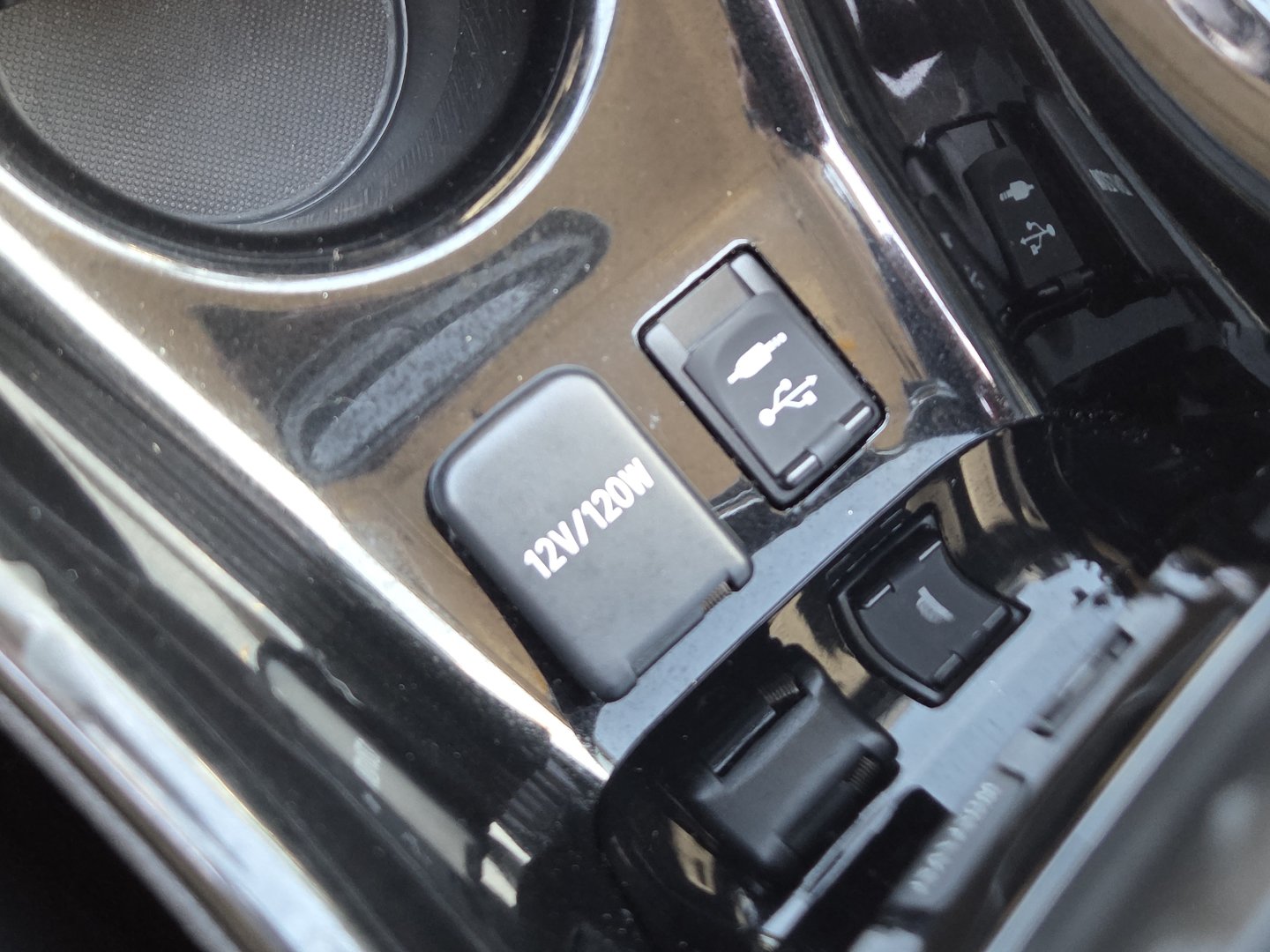Used 2018 Toyota Prius Three Touring FWD image 31
