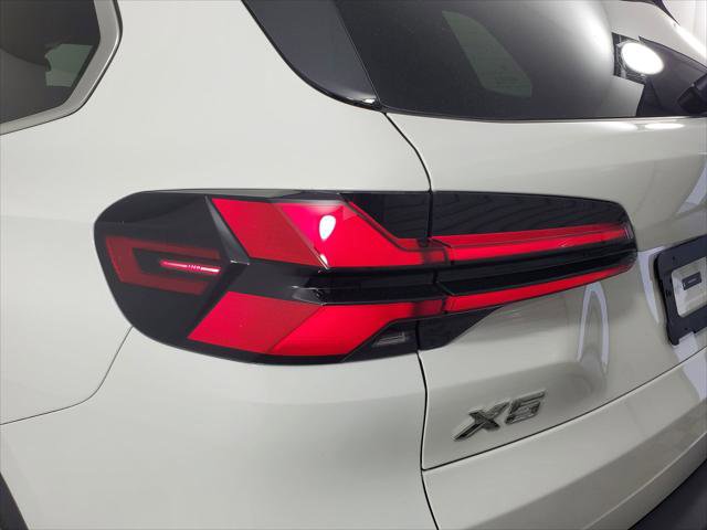 Used 2025 BMW X5 xDrive40i w/ Parking Assistance Package AWD/4WD image 19