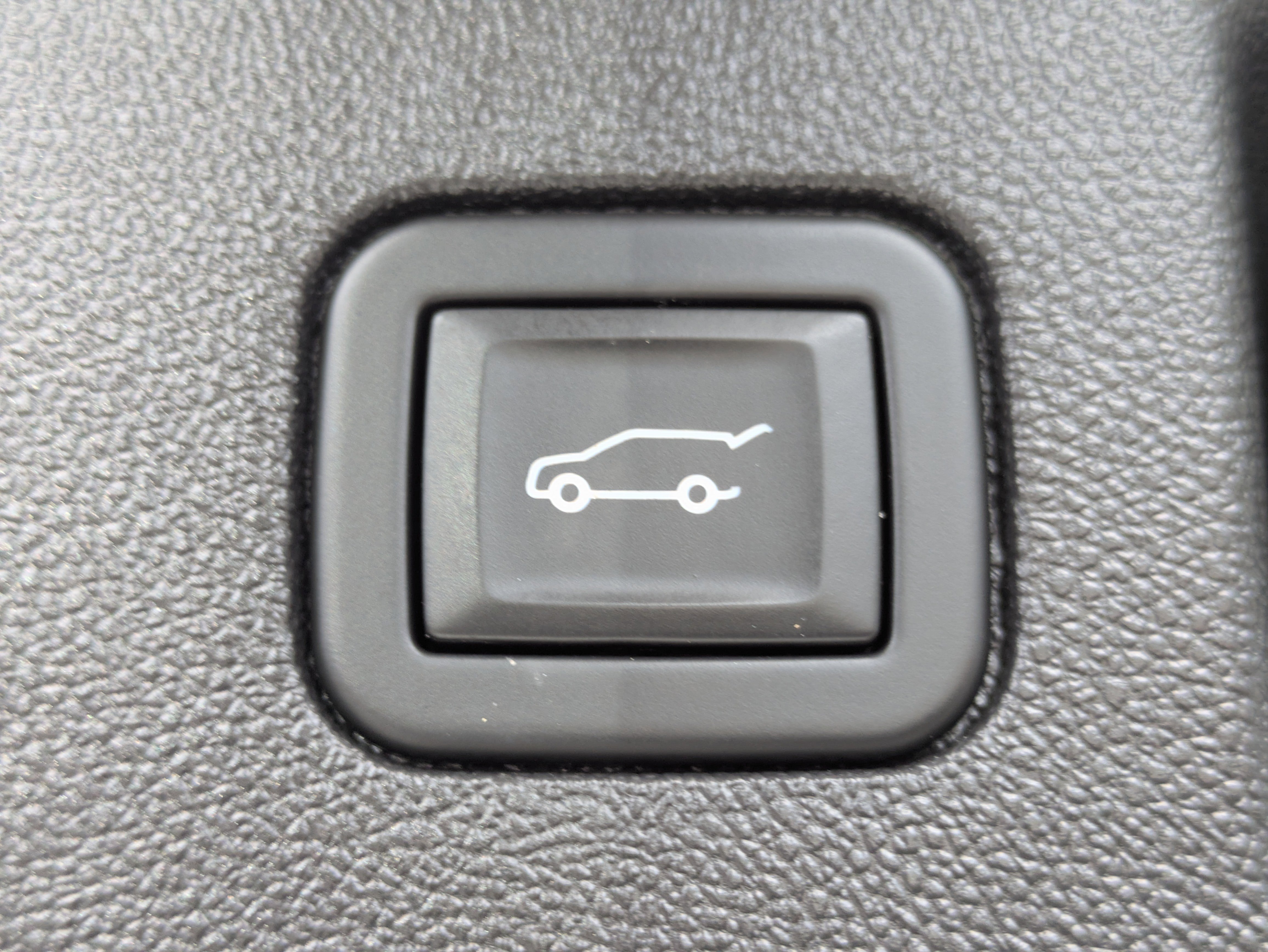 Used 2023 Chevrolet Equinox LT w/ Driver Convenience Package image 8
