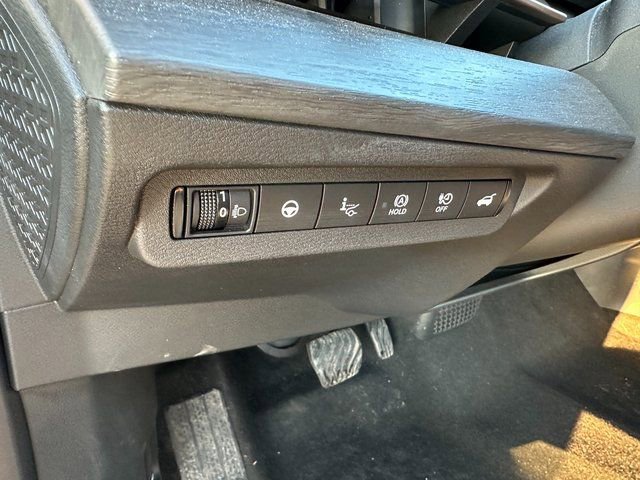 Used 2024 Nissan Ariya AWD image 24