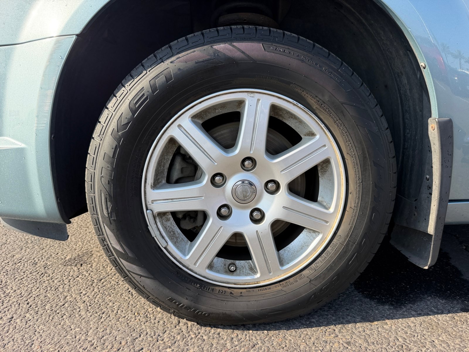 Used 2010 Chrysler Town & Country Touring FWD image 27