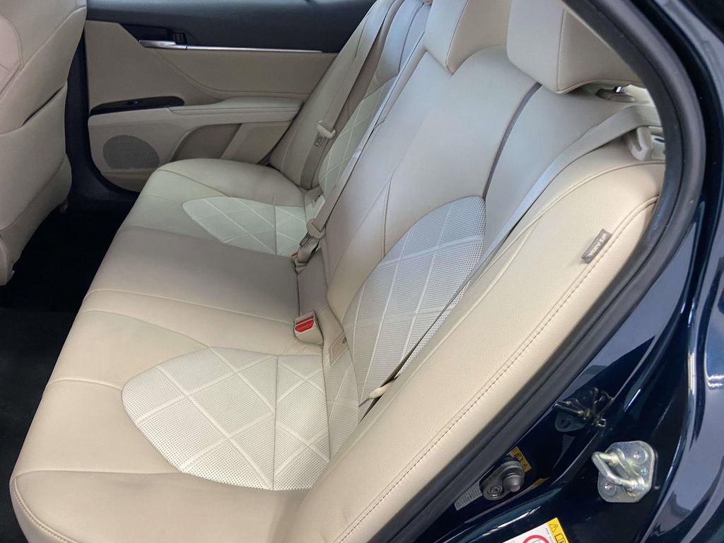 Used 2018 Toyota Camry XLE FWD image 13