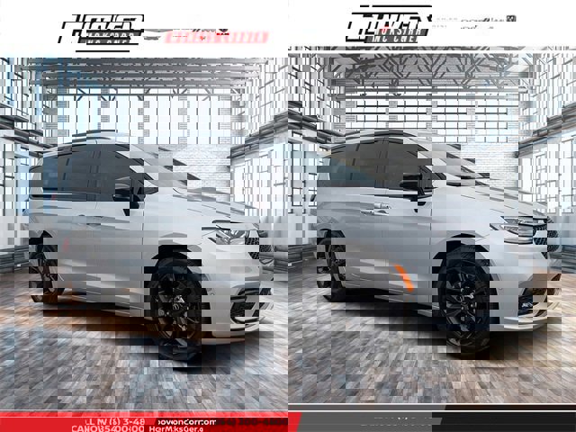 New 2026 Chrysler Pacifica Select