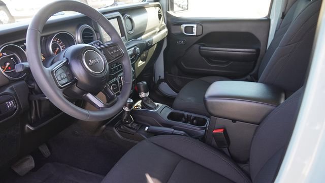 Used 2023 Jeep Gladiator Willys image 18
