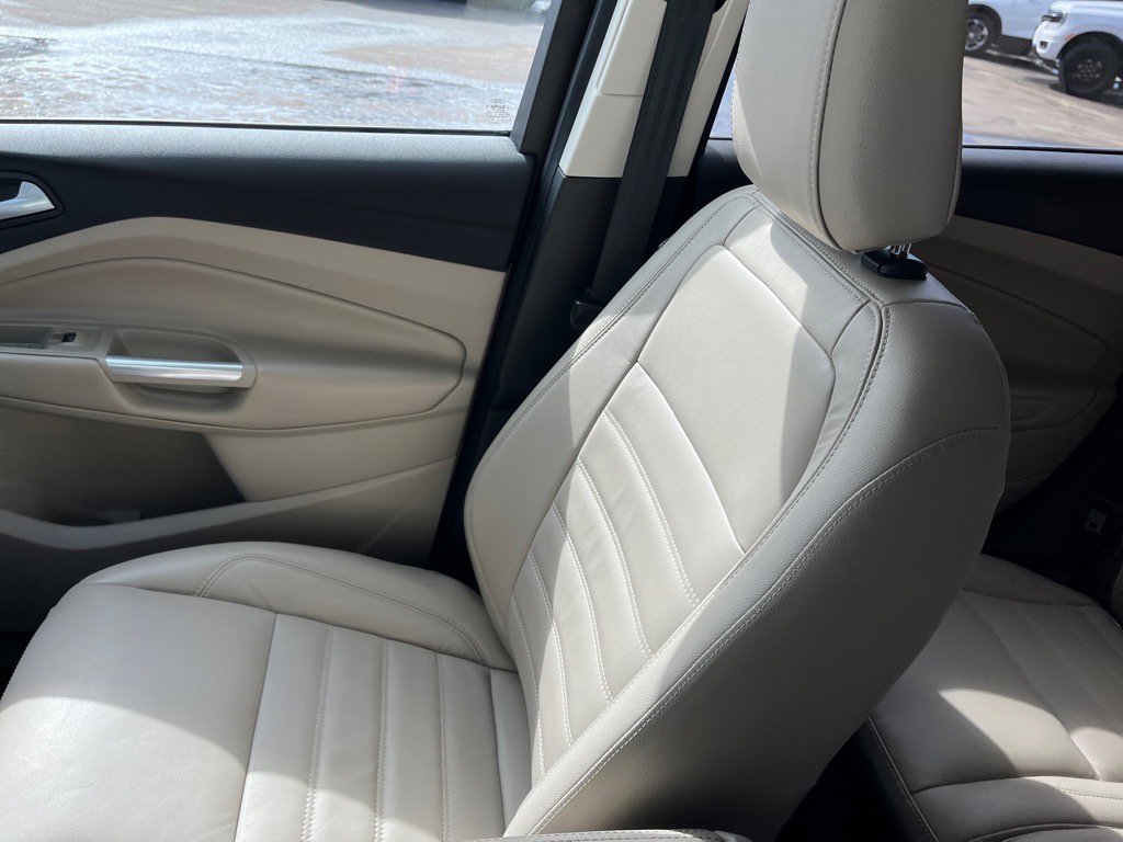 Used 2019 Ford Escape Titanium w/ U9j03 - Titanium Tow Package image 17