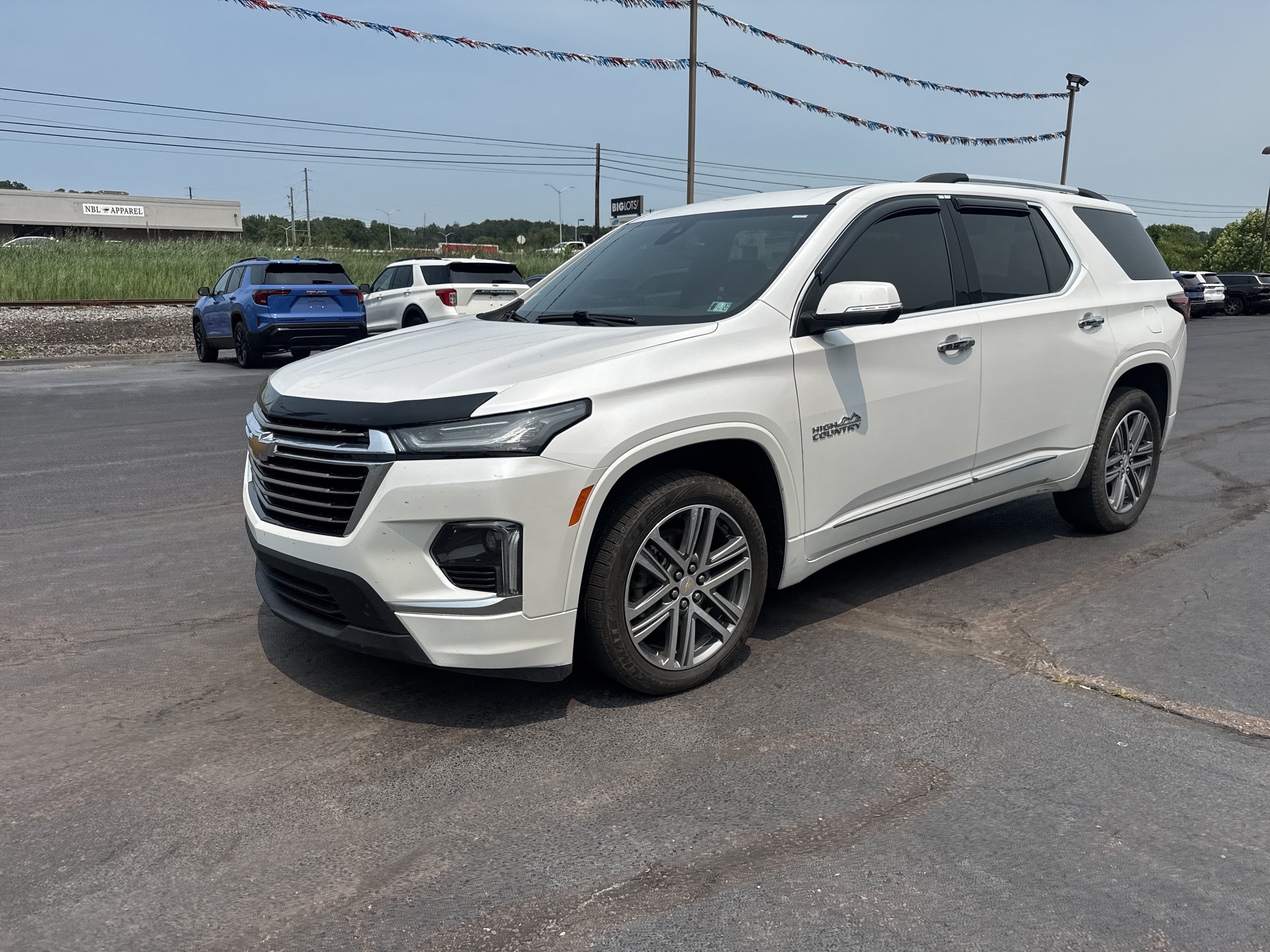 Used 2022 Chevrolet Traverse High Country w/ LPO, Floor Liner Package AWD/4WD image 8