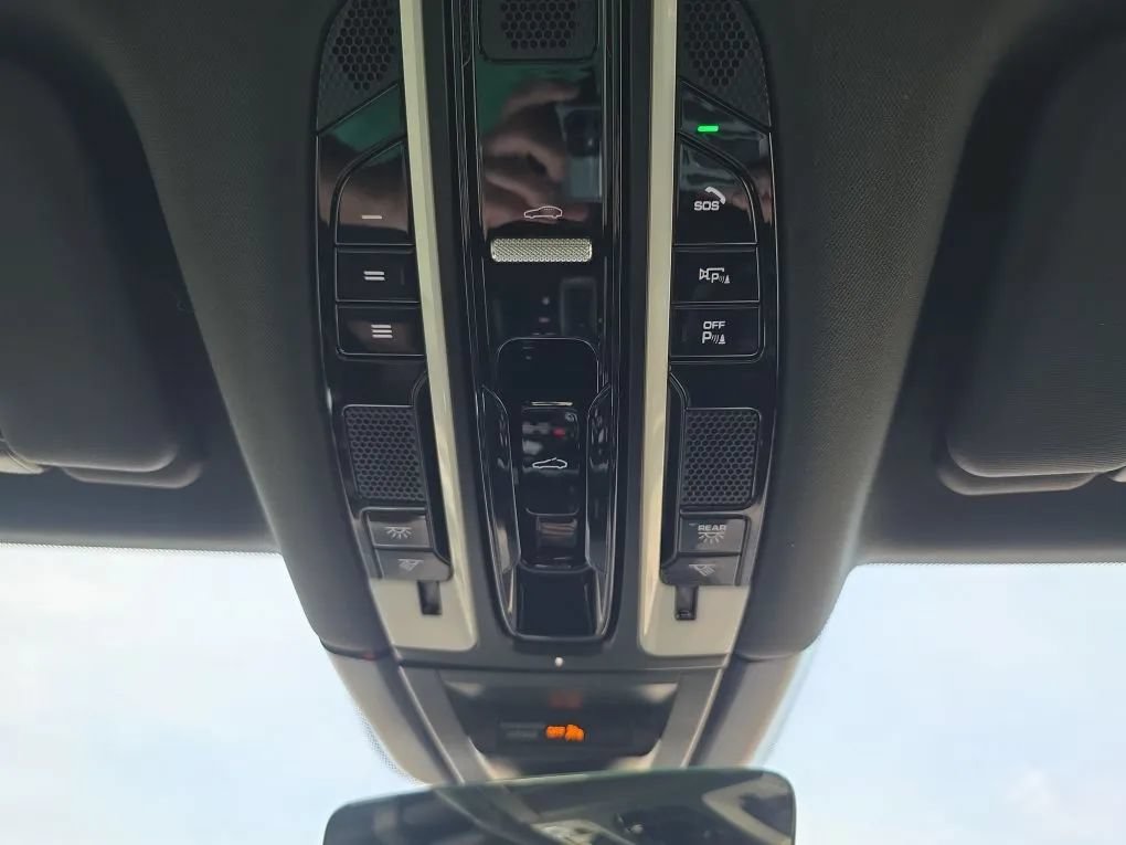 Used 2020 Porsche Cayenne AWD/4WD image 39