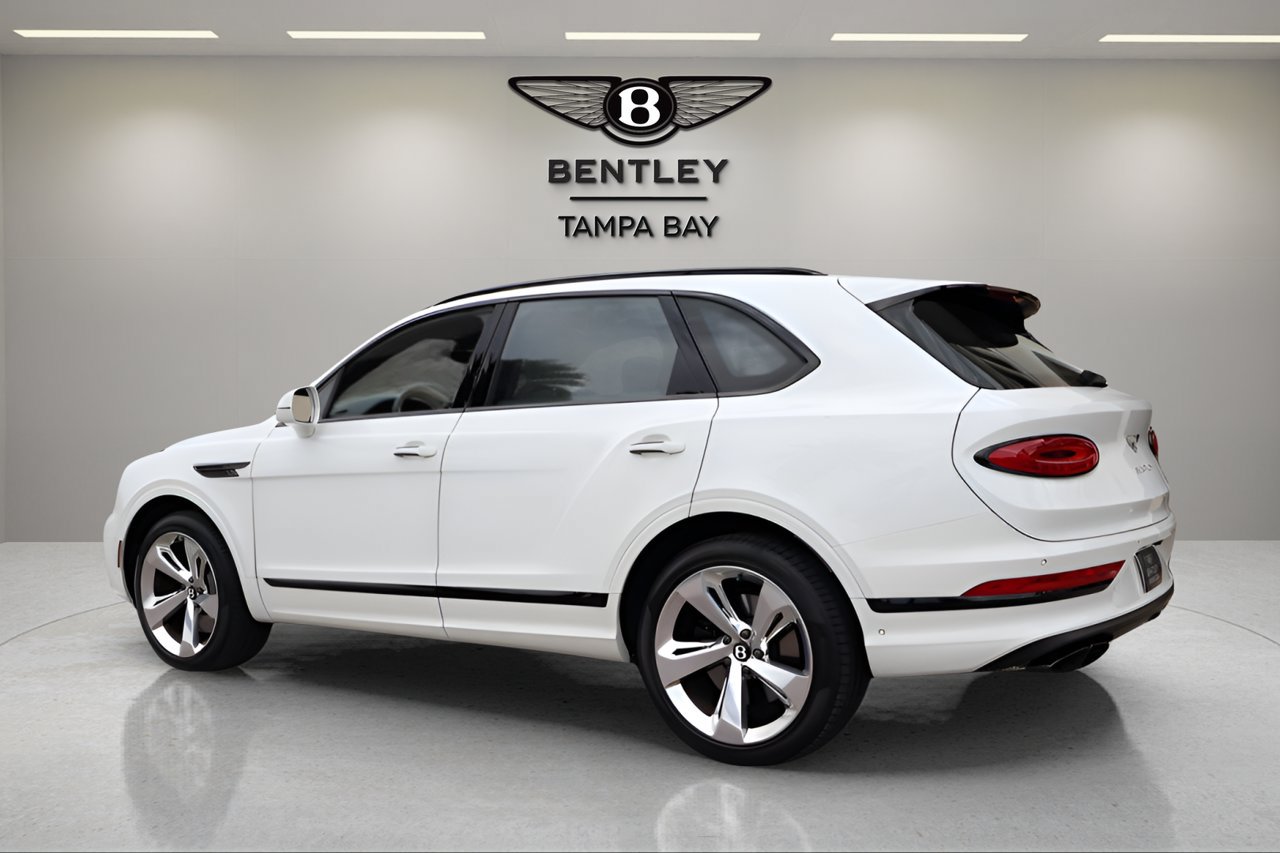 Used 2024 Bentley Bentayga AWD/4WD image 3