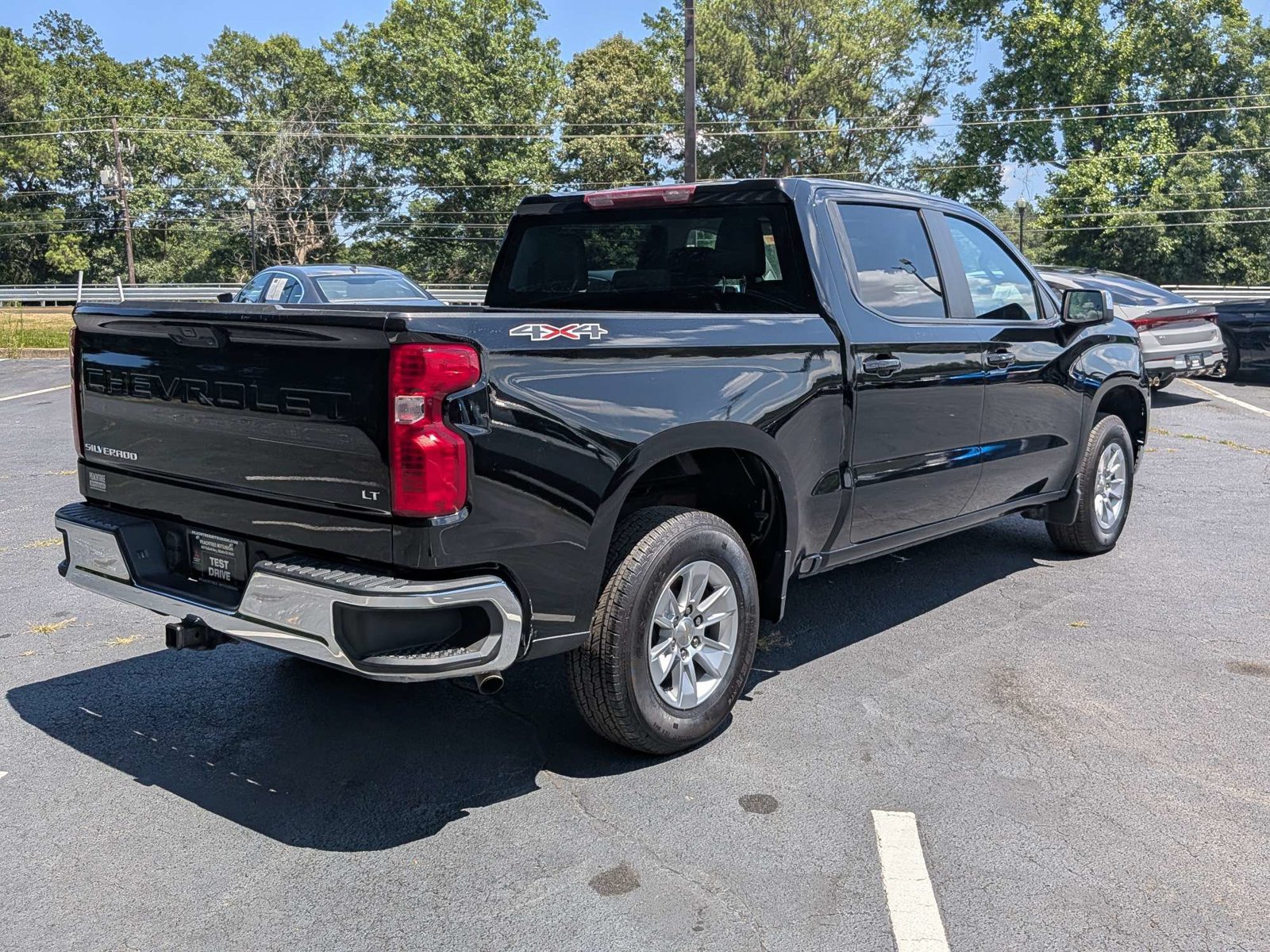 Used 2025 Chevrolet Silverado 1500 LT AWD/4WD image 4