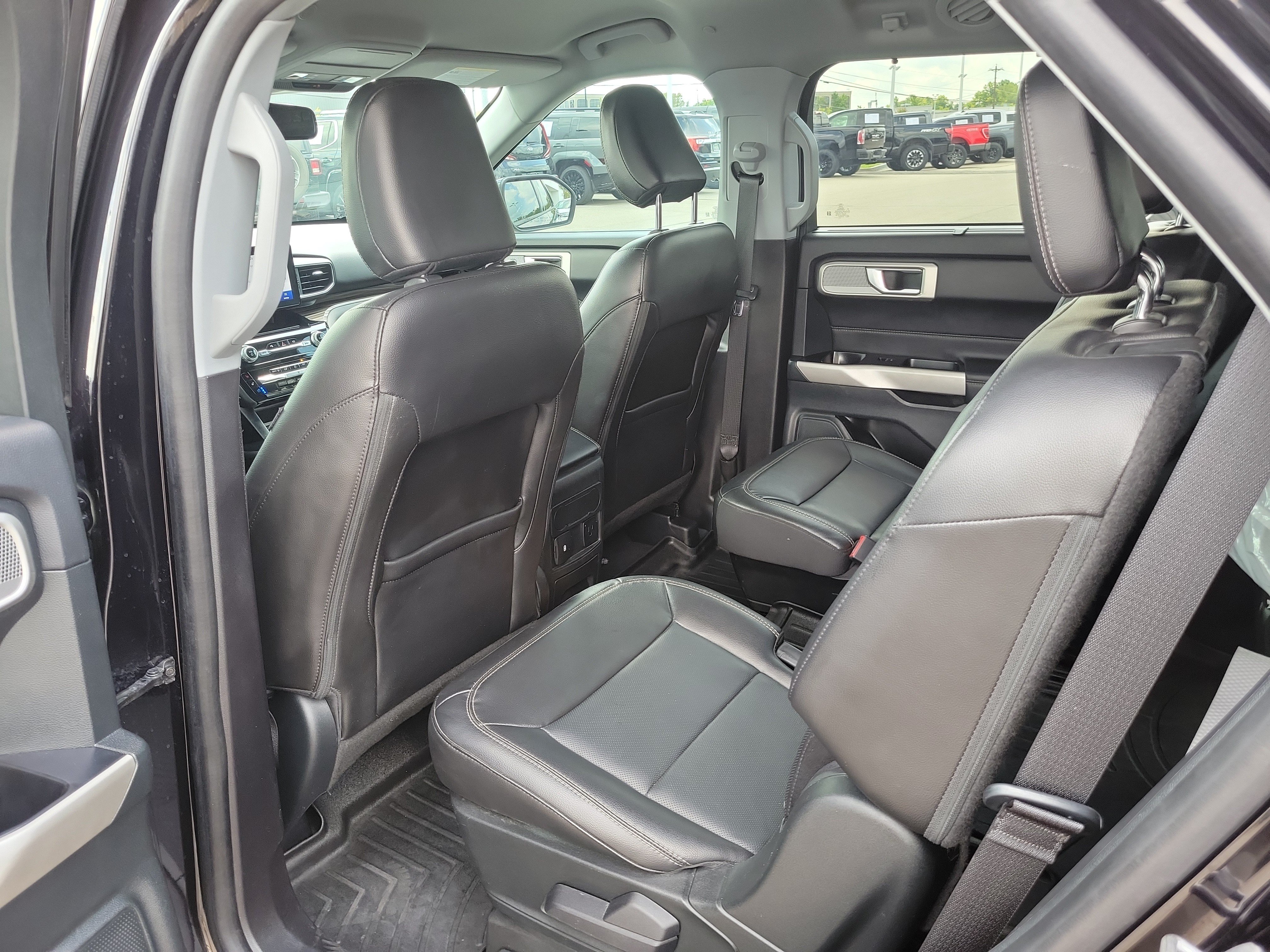 Used 2022 Ford Explorer Limited AWD/4WD image 12