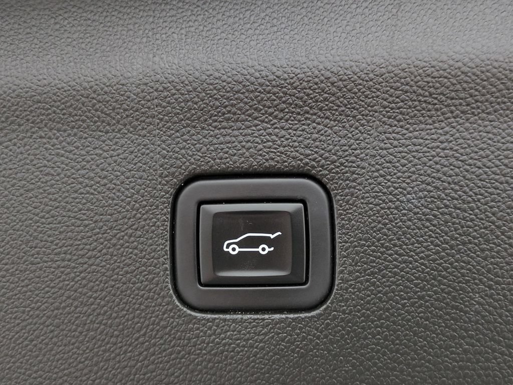 Used 2023 Buick Enclave Essence w/ Sport Touring Edition AWD/4WD image 17