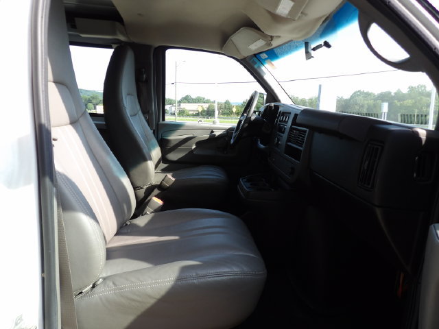 Used 2010 Chevrolet Express 2500 Extended w/ Preferred Equipment Group RWD image 13