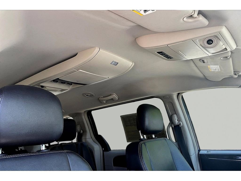 Used 2013 Chrysler Town & Country Touring-L w/ Entertainment Group #2 image 17