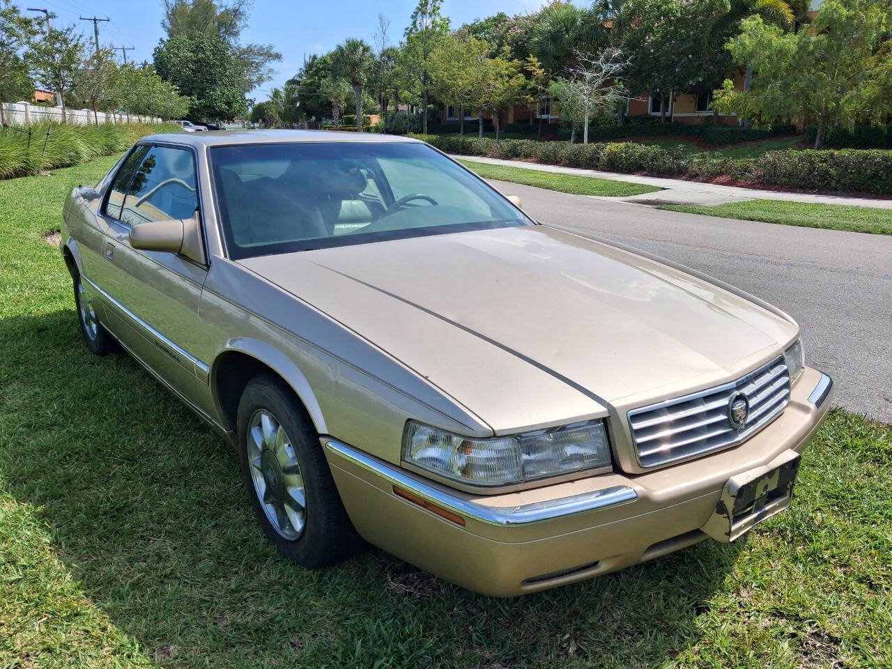 Used 1997 Cadillac Eldorado w/ Leather/Lumbar Pkg FWD image 4