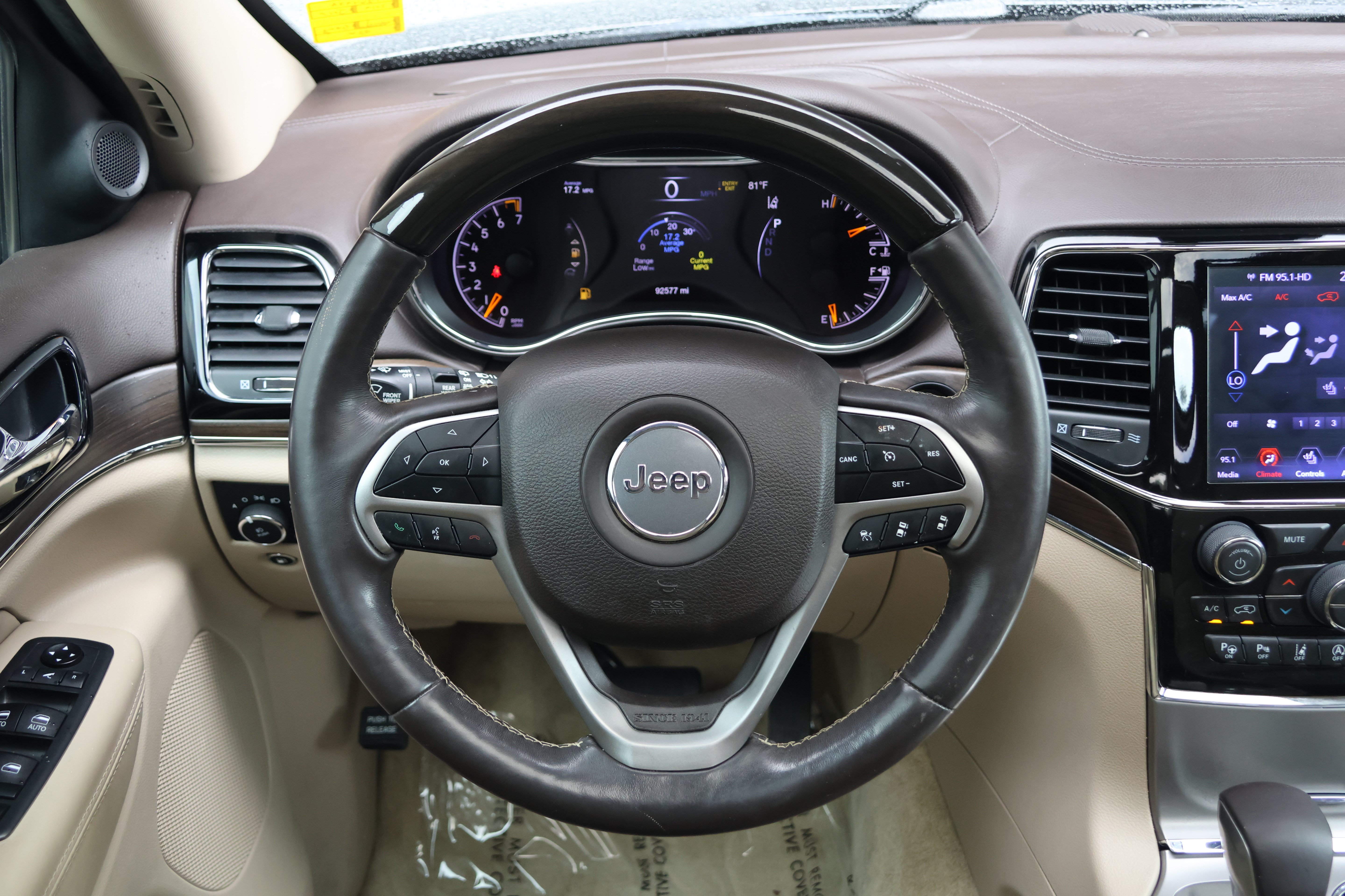 Used 2019 Jeep Grand Cherokee Overland AWD/4WD image 17