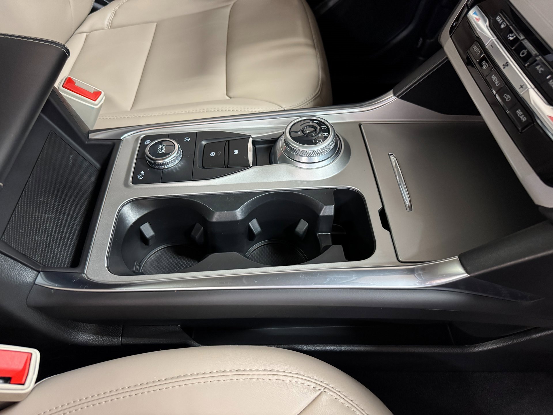 Used 2023 Ford Explorer XLT w/ Equipment Group 202A image 30