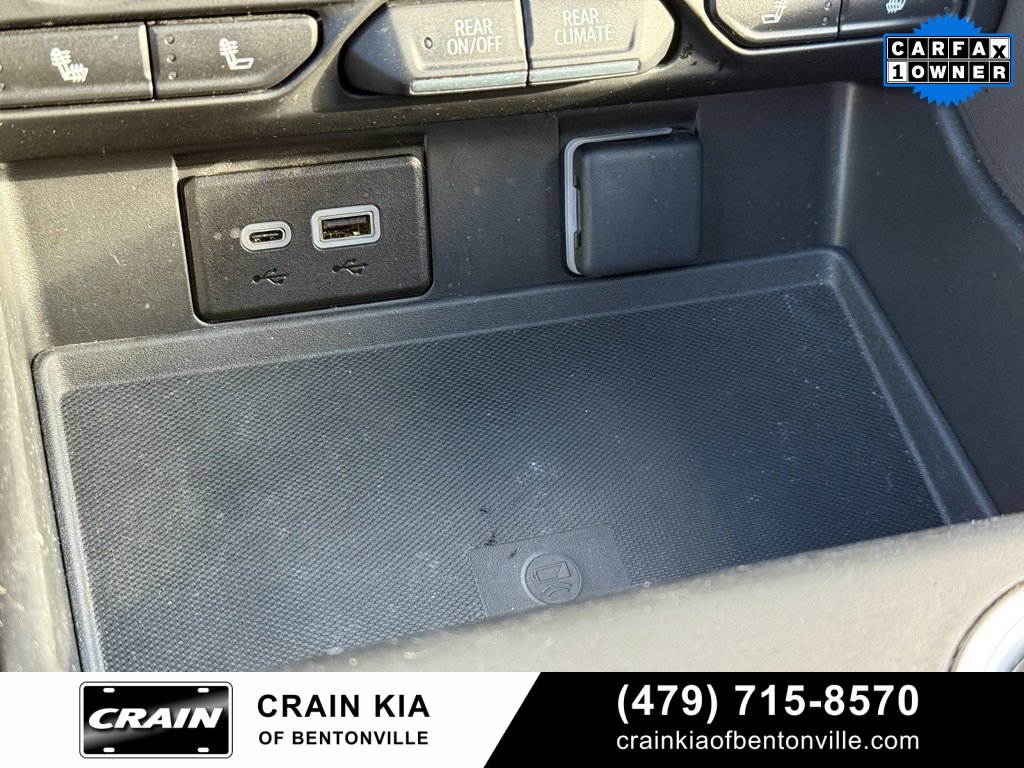 Used 2024 Chevrolet Tahoe Z71 w/ Luxury Package image 19