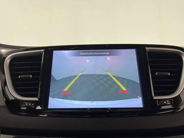 Used 2024 Chrysler Pacifica Touring-L FWD image 26