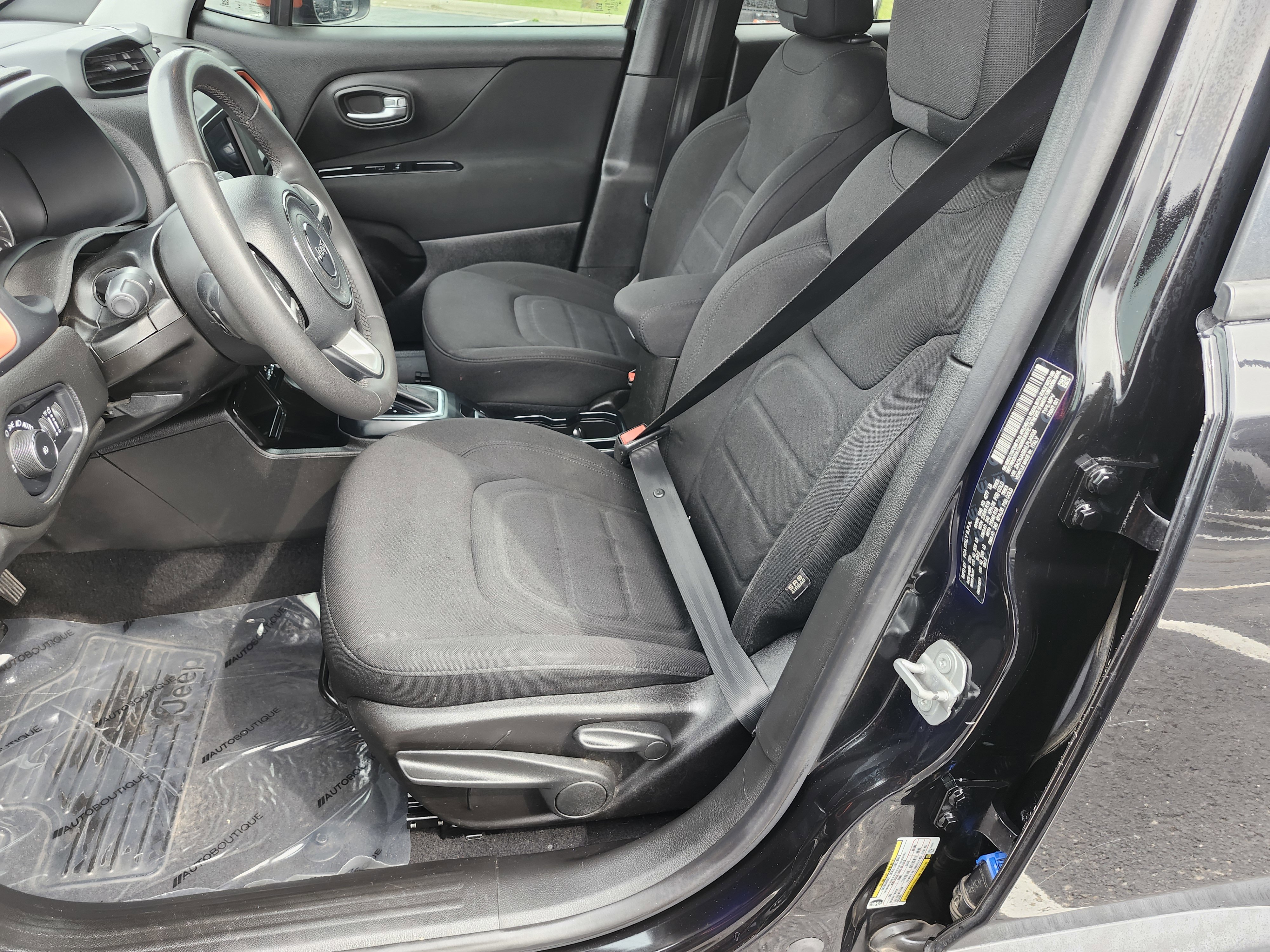 Used 2020 Jeep Renegade Latitude FWD image 20