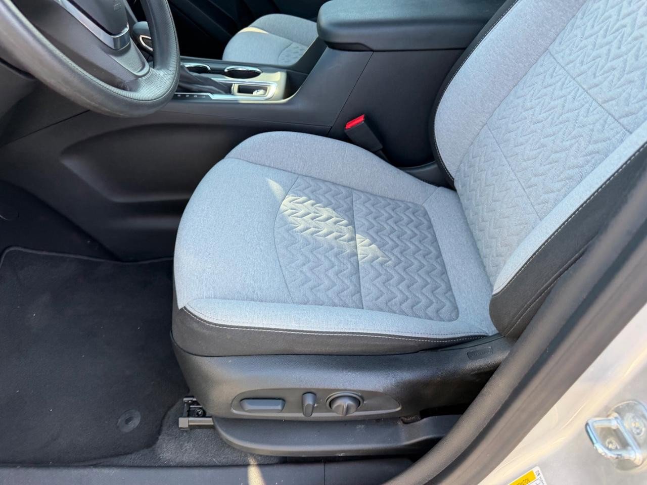 Used 2022 Chevrolet Equinox LT image 19