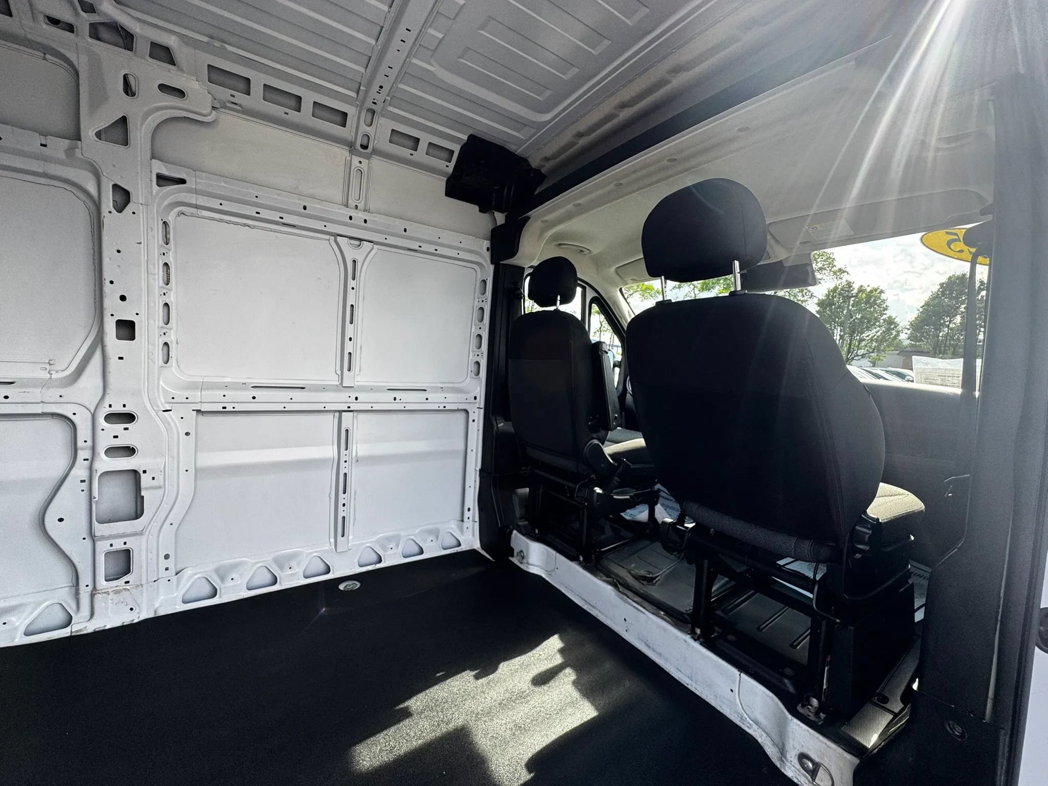Used 2025 RAM ProMaster 2500 w/ Convenience Group FWD image 26