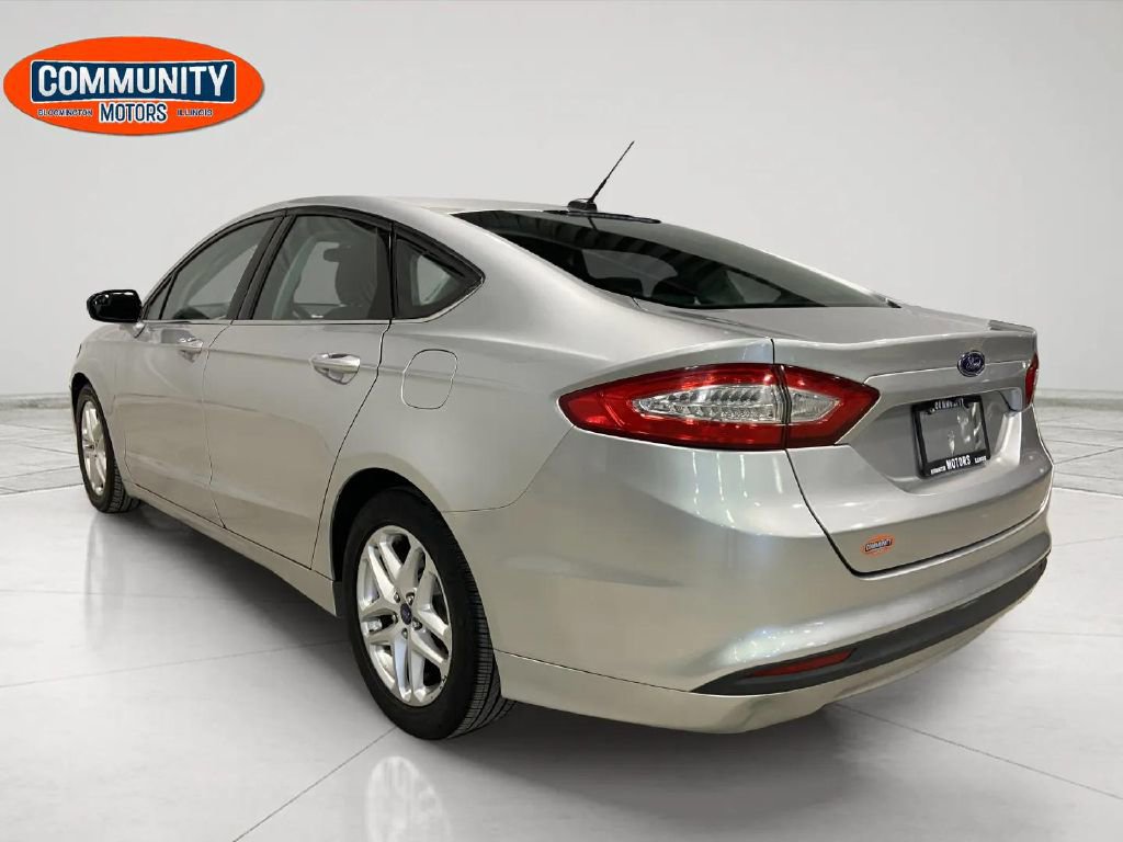 Used 2016 Ford Fusion SE image 4