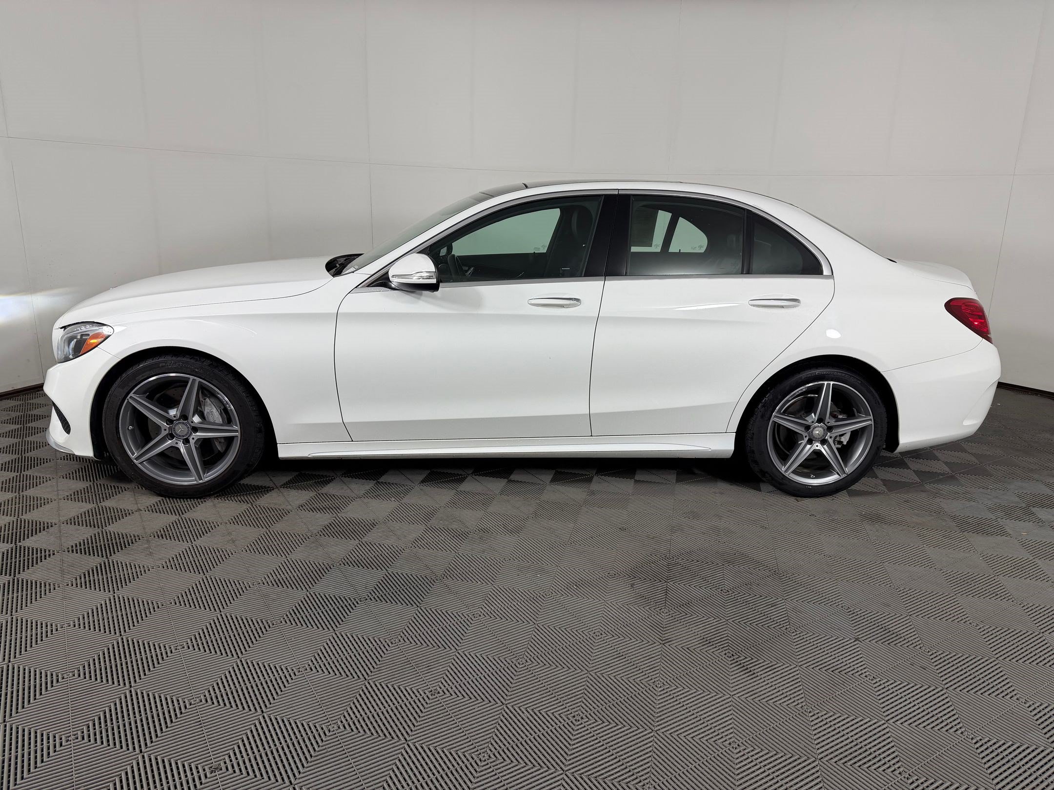 Used 2015 Mercedes-Benz C 400 4MATIC image 2