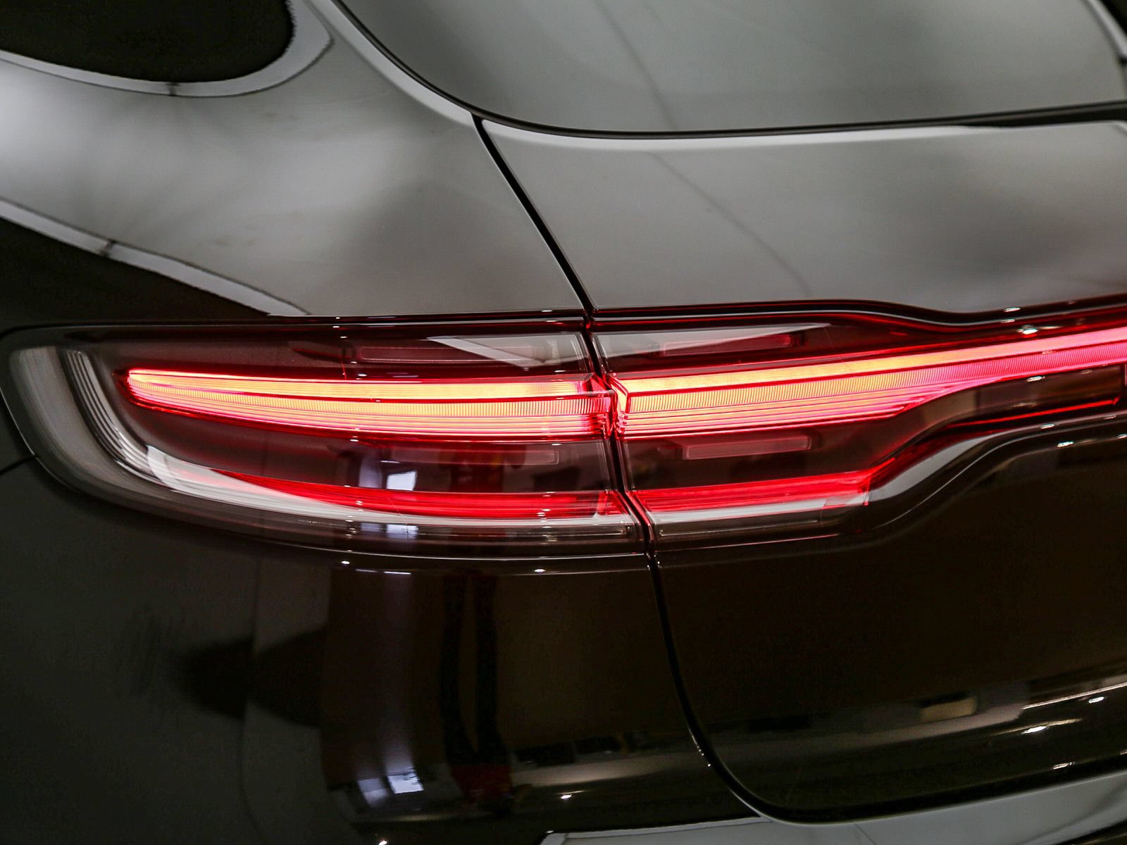 Certified 2026 Porsche Macan AWD/4WD image 15