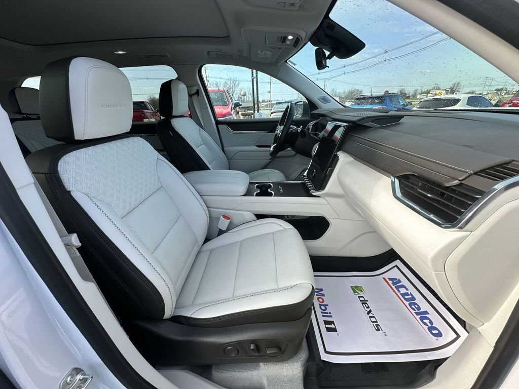 Used 2025 GMC Acadia Denali w/ Super Cruise Package image 26
