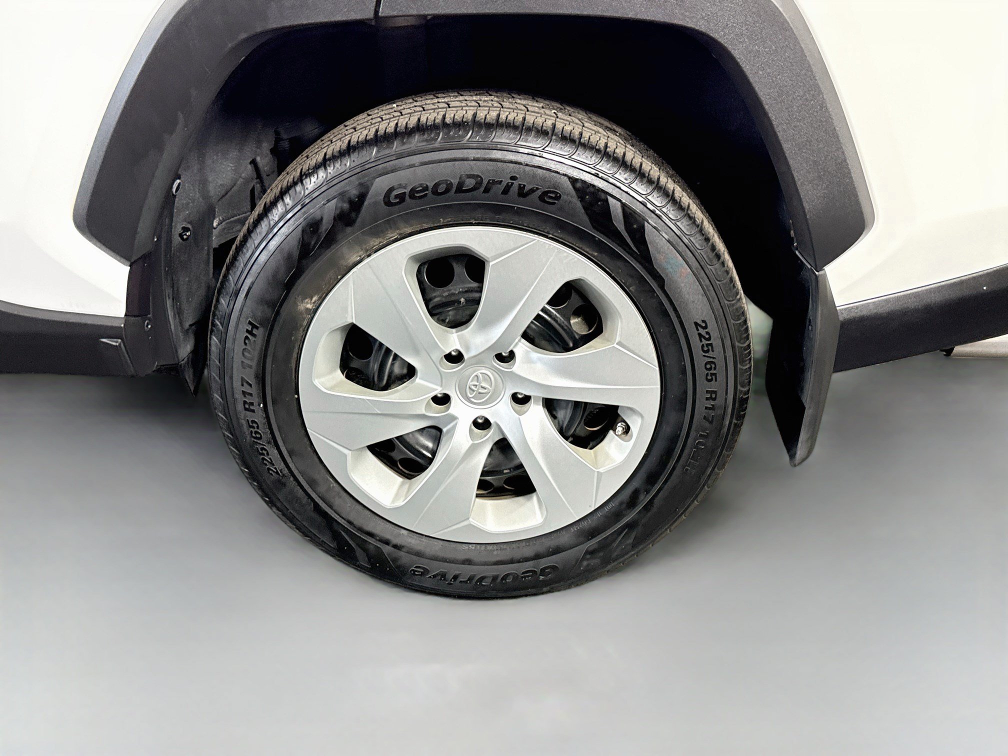 Used 2020 Toyota RAV4 LE FWD image 36