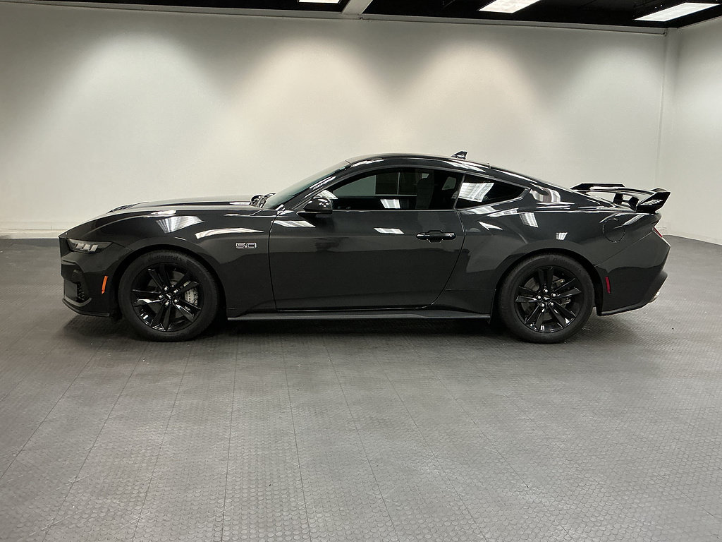 Used 2024 Ford Mustang GT RWD image 2