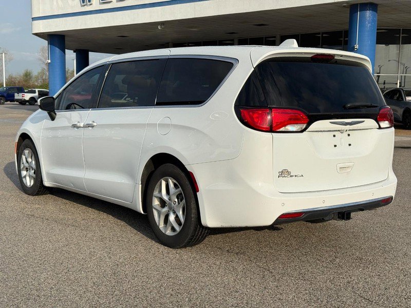 Used 2017 Chrysler Pacifica Touring Plus image 3