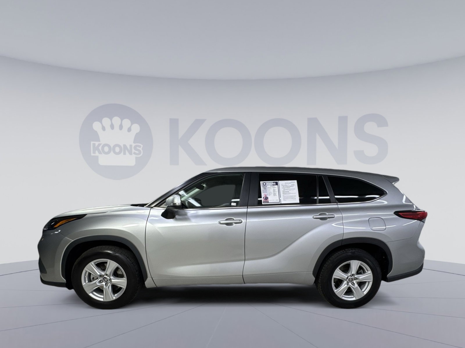 Used 2023 Toyota Highlander LE image 8