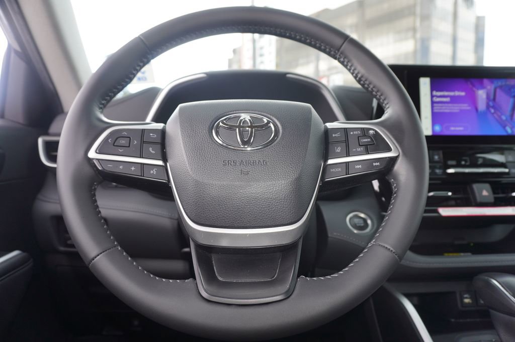 Certified 2024 Toyota Highlander XLE AWD/4WD image 22
