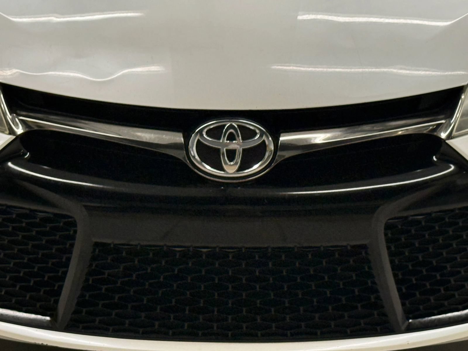 Used 2017 Toyota Camry SE FWD image 5