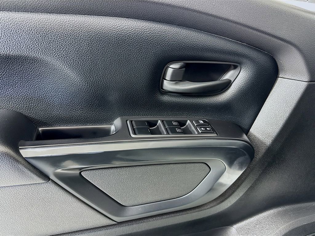 Used 2022 Nissan Titan S w/ S Utility Package image 13