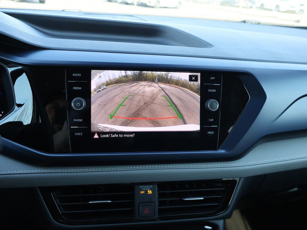 Certified 2024 Volkswagen Taos SE image 24