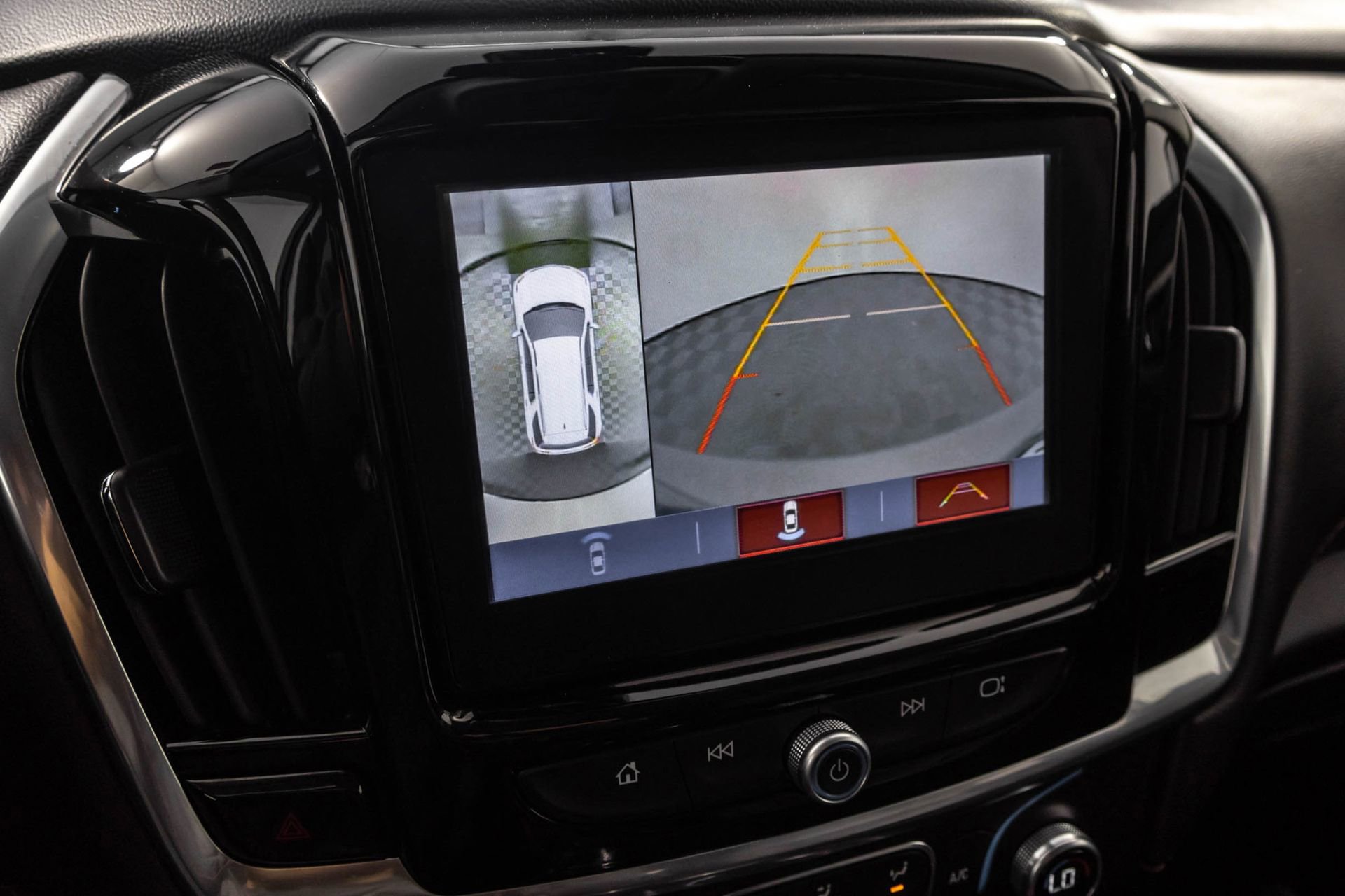 Used 2019 Chevrolet Traverse LT w/ LT Premium Package AWD/4WD image 11