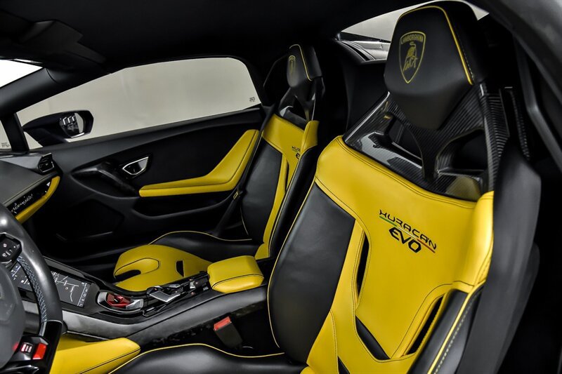 Used 2021 Lamborghini Huracan EVO RWD image 24