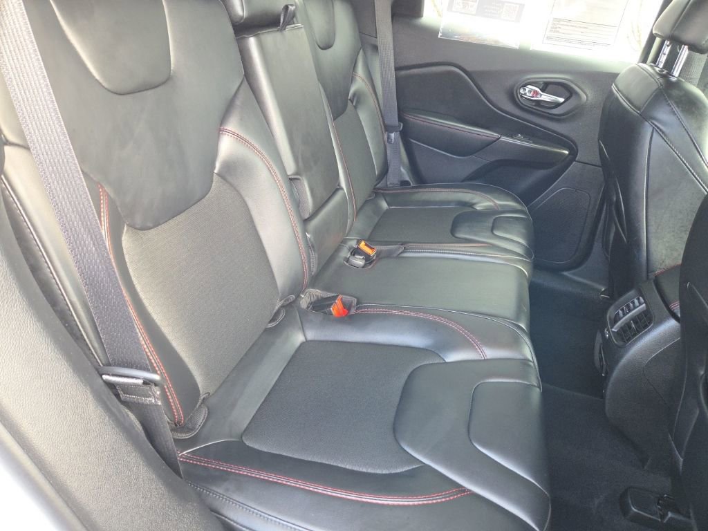 Used 2020 Jeep Cherokee Trailhawk w/ Technology Group image 27