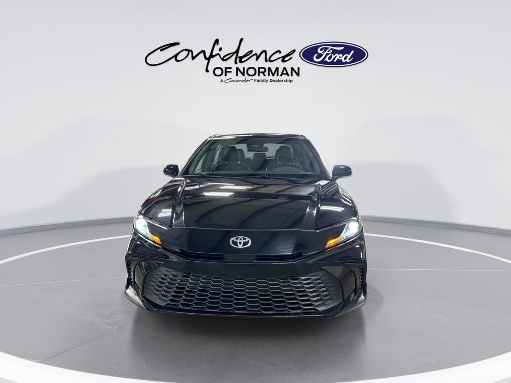 Used 2025 Toyota Camry SE FWD image 2
