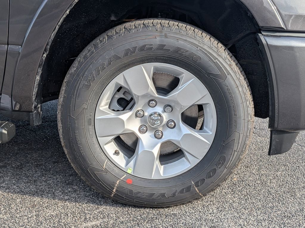 New 2026 RAM 1500 4x4 Crew Cab image 12