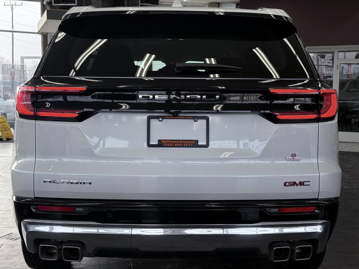 Used 2024 GMC Acadia Denali FWD image 14