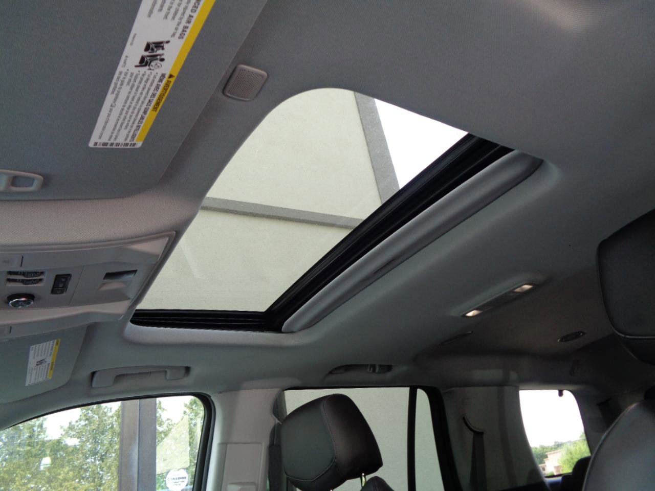 Used 2019 Cadillac Escalade Luxury AWD/4WD image 3