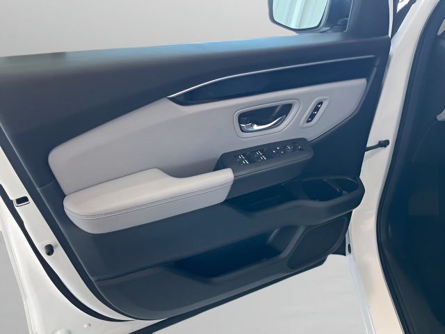 Certified 2025 Honda Pilot Touring image 9