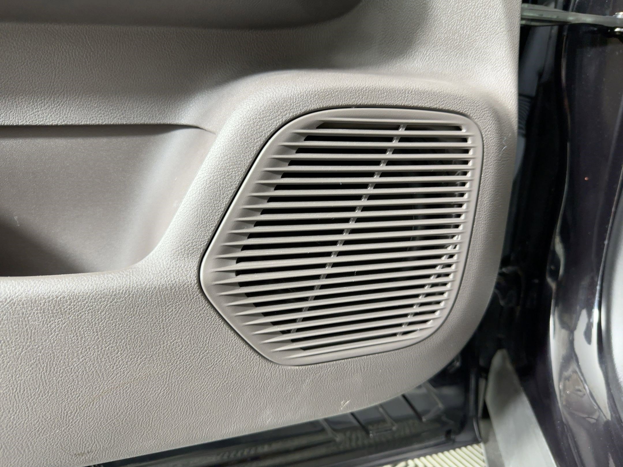 Used 2021 Lincoln Corsair Standard w/ Equipment Group 101A image 22